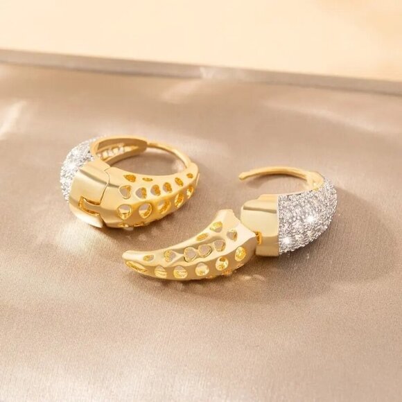 Pave Crystal Huggie Earrings Gold Tone Oval Sparkly Hoops NEW - Picture 4 of 6